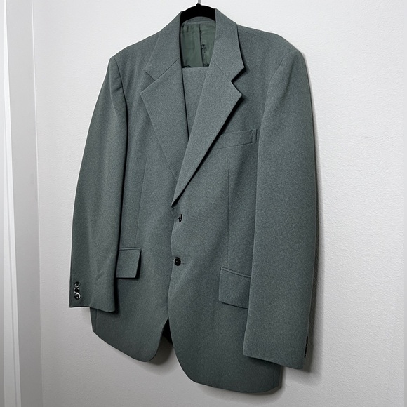 VINTAGE Sage Green Suit Sz 48R - Picture 1 of 9